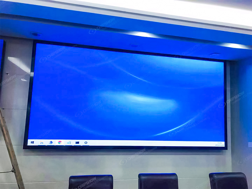 Écran d'affichage intérieur à petit pas