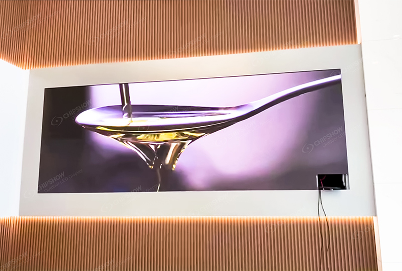 Écran d'affichage à LED à petit pas P2 dans le hall de l'immeuble de bureaux