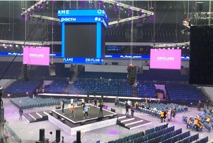 chipsshow a fait ses débuts lors d'un événement de promotion de la marque oriflame