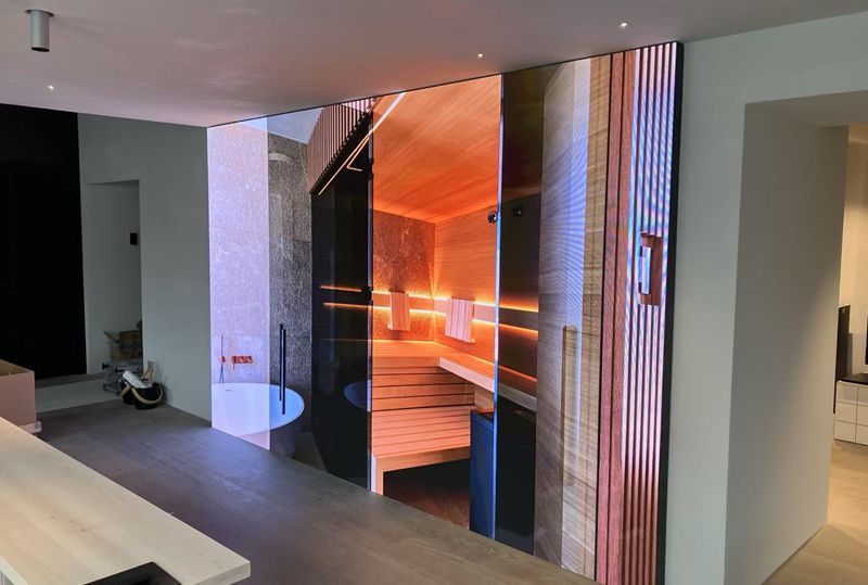 Écran LED d'intérieur C-Max P1.86, P2.5 pour bureaux au Royaume-Uni