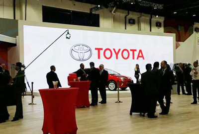 Écran LED intérieur C-MAX P3 au Salon de l'auto de Dubaï
